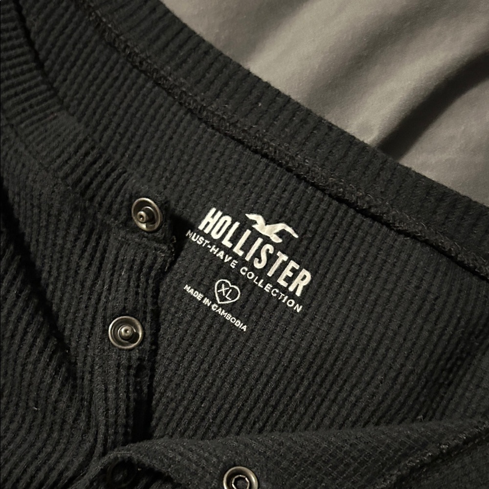 Hollister Black Ribbed Knit Top - Picture 3 of 3